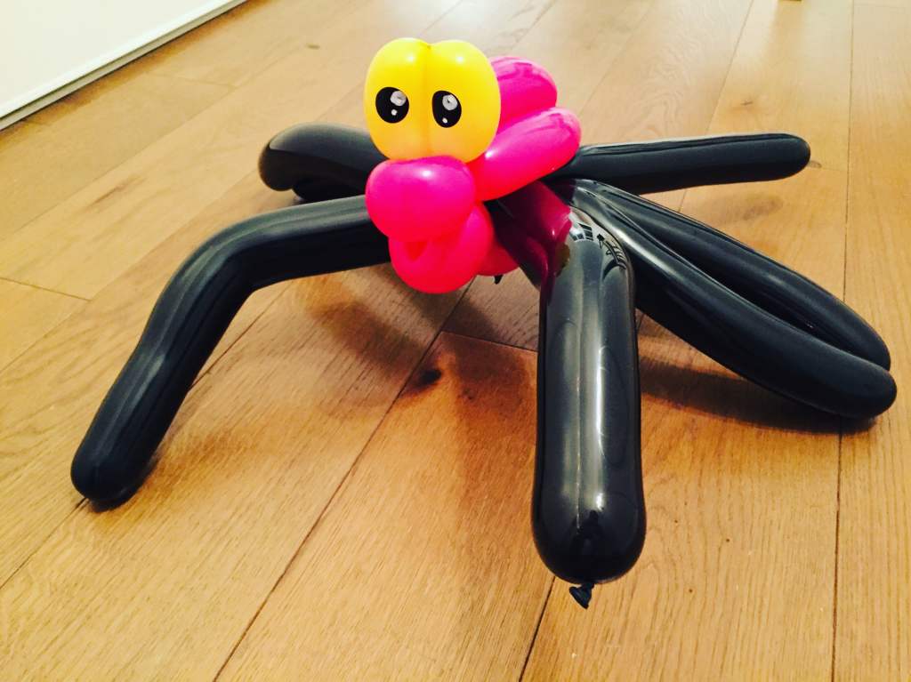 sculpture ballon araignee