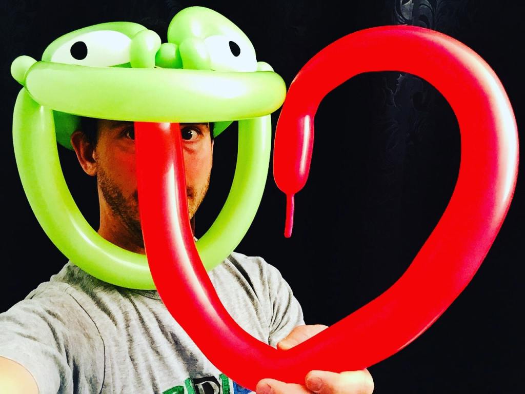 sculpture ballon masque caméléon