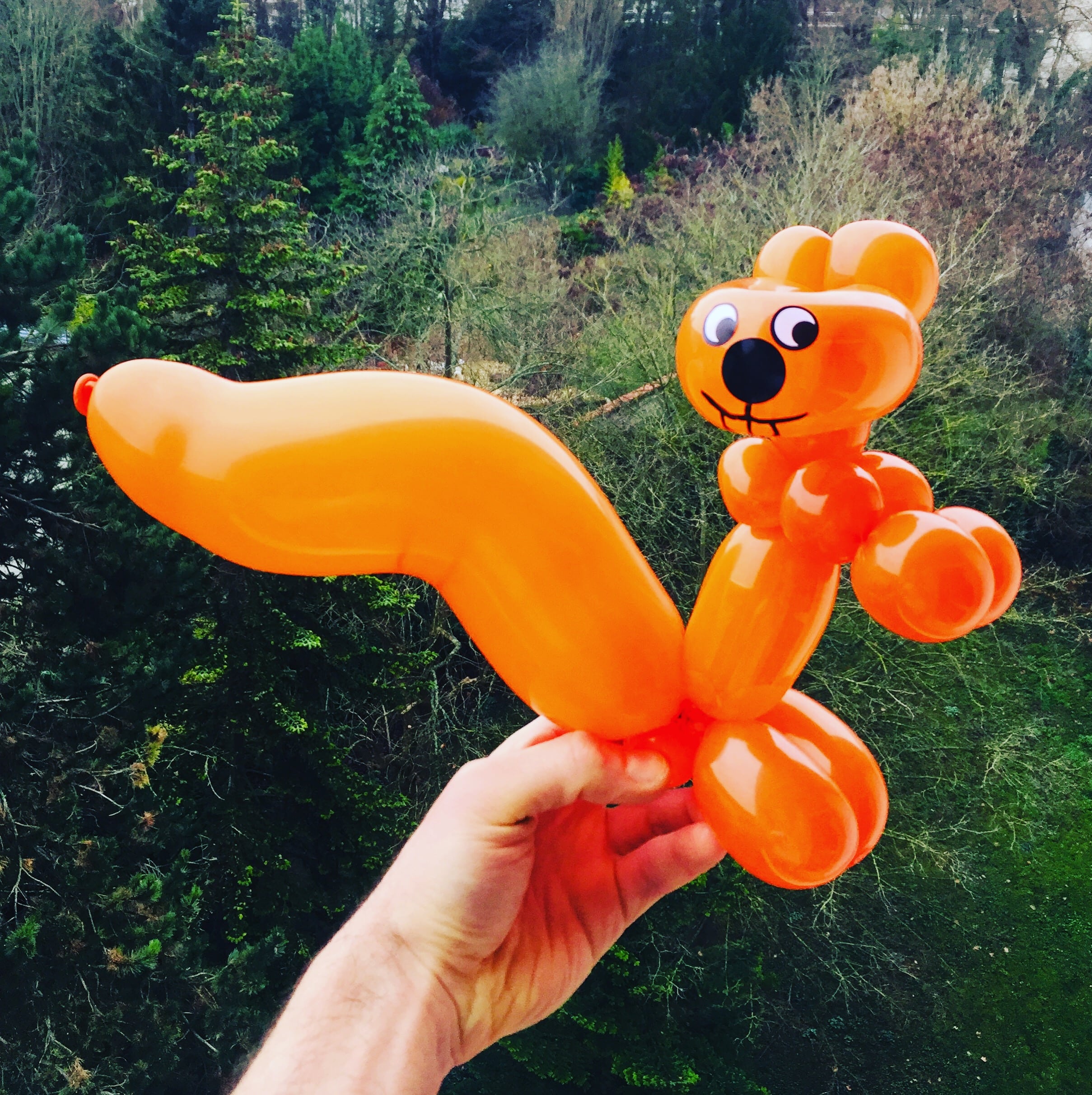 sculpture ballon écureuil