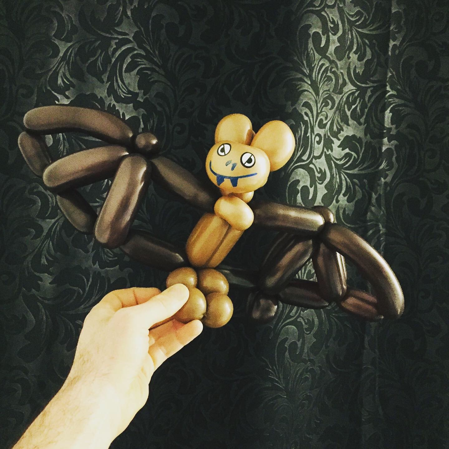 sculpture ballon chauve souris