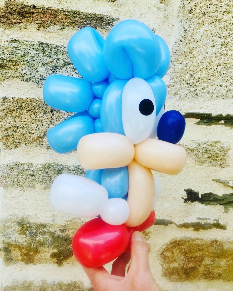 sculpture ballon sonic sega
