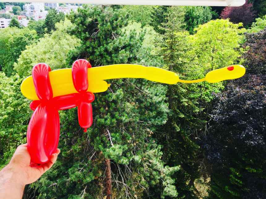 sculpteur ballon paris pistolet pikachu