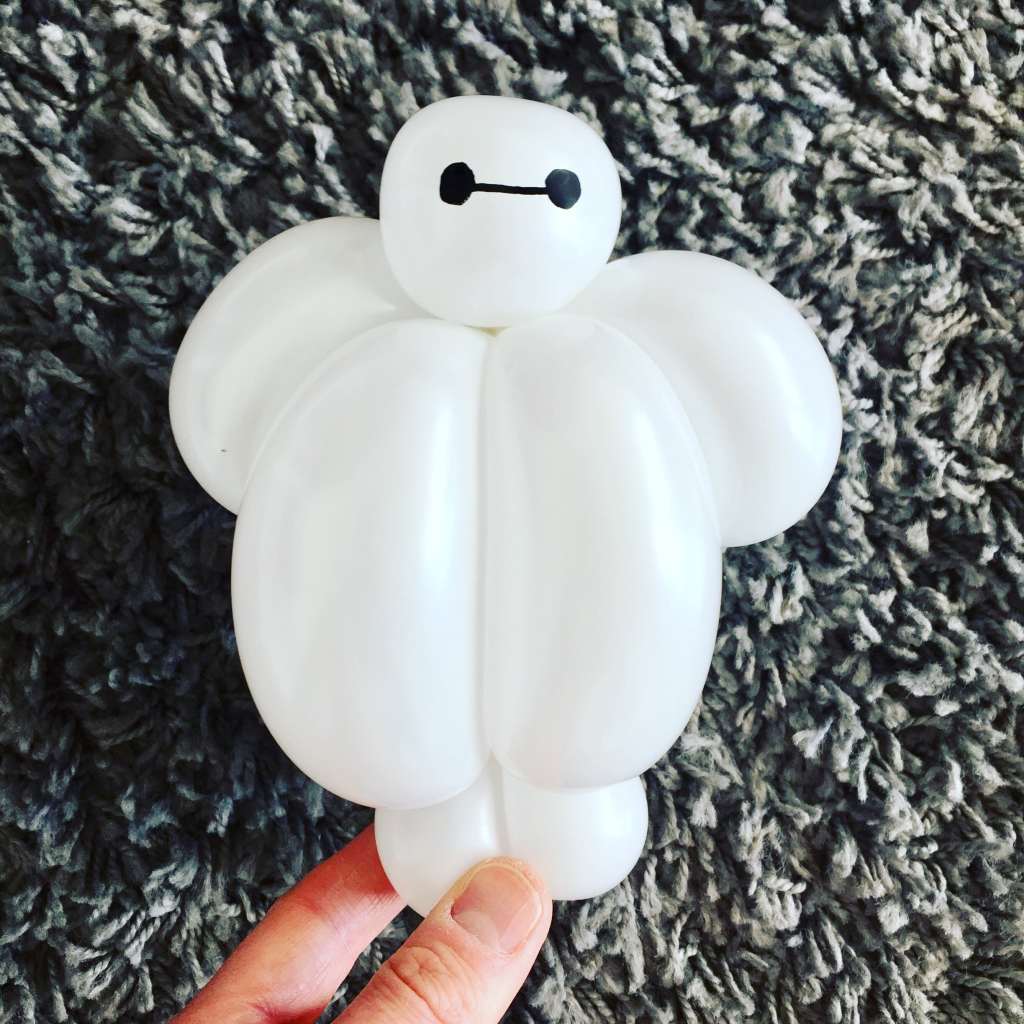 sculpture ballon baymax disney