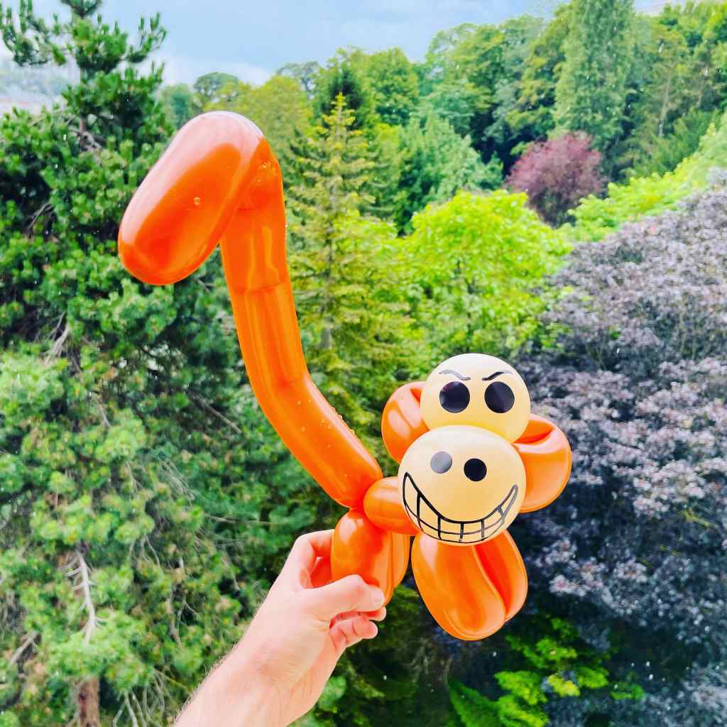 sculpture ballon paris idf singe méchant