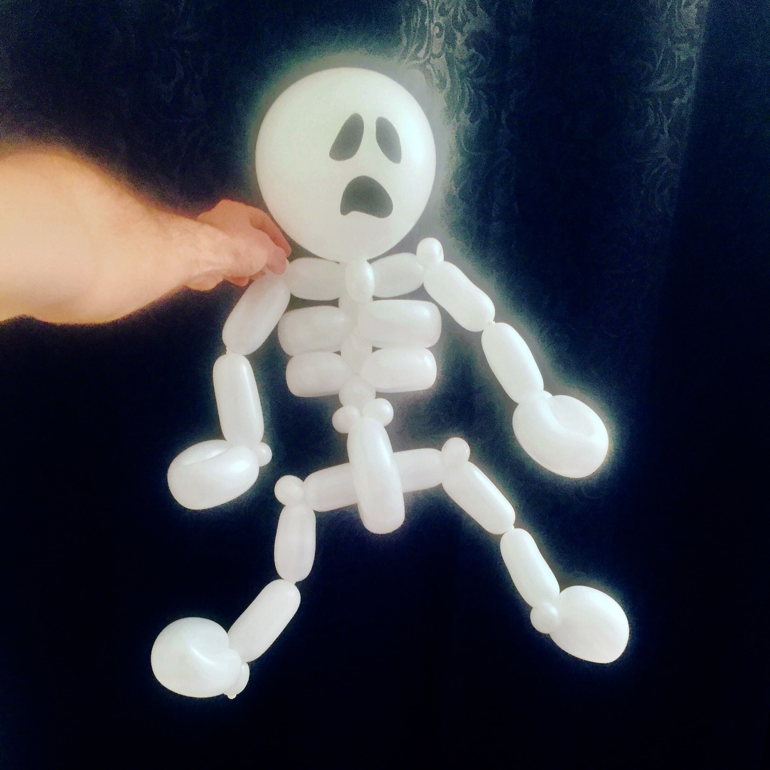 sculpture ballon paris yvelines halloween squelette