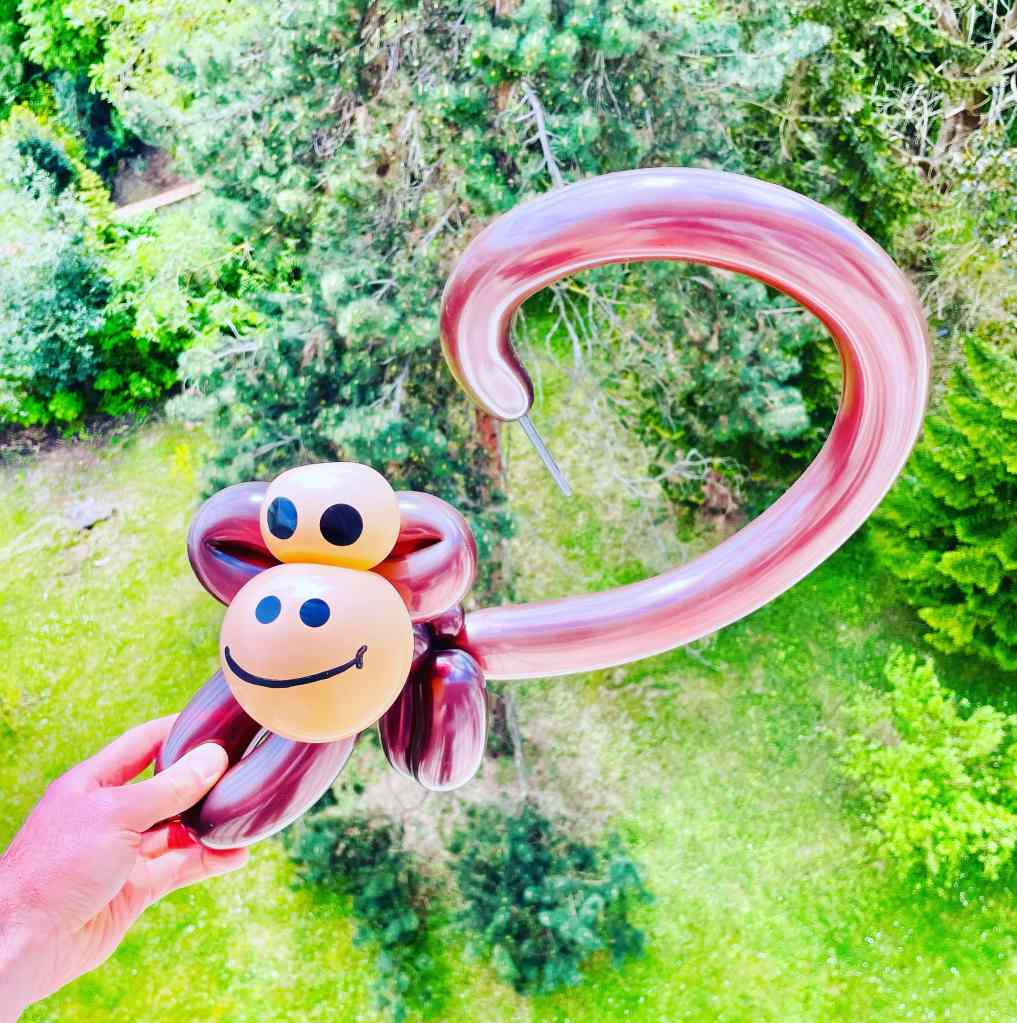 sculpture ballon paris idf singe sympa