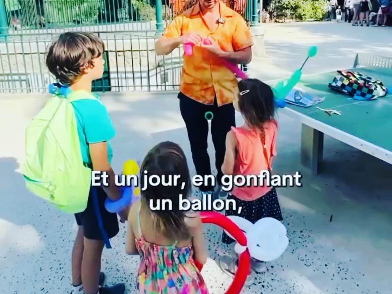 Le sculpteur de ballon qui rend les gens heureux&nbsp;!