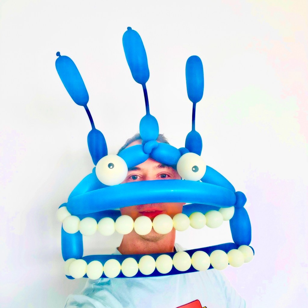 sculpteur de ballon paris 78 masque bleu 3 antennes